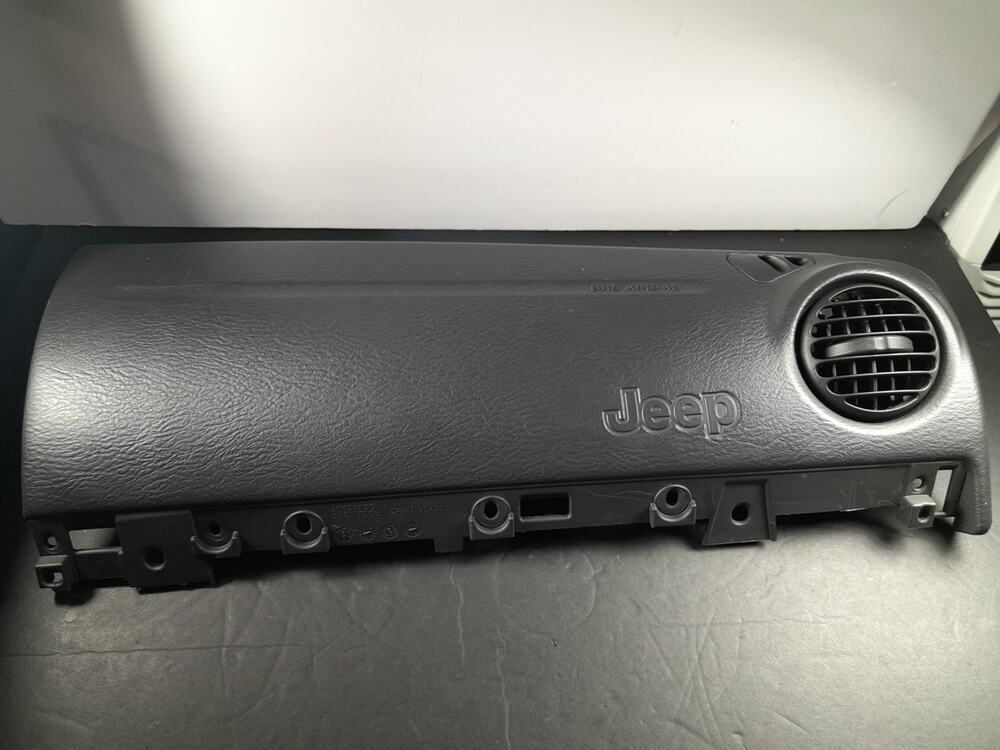 02-04 JEEP LIBERTY PASSENGER RIGHT DASH PANEL W/ VENT GRAY OEM USED